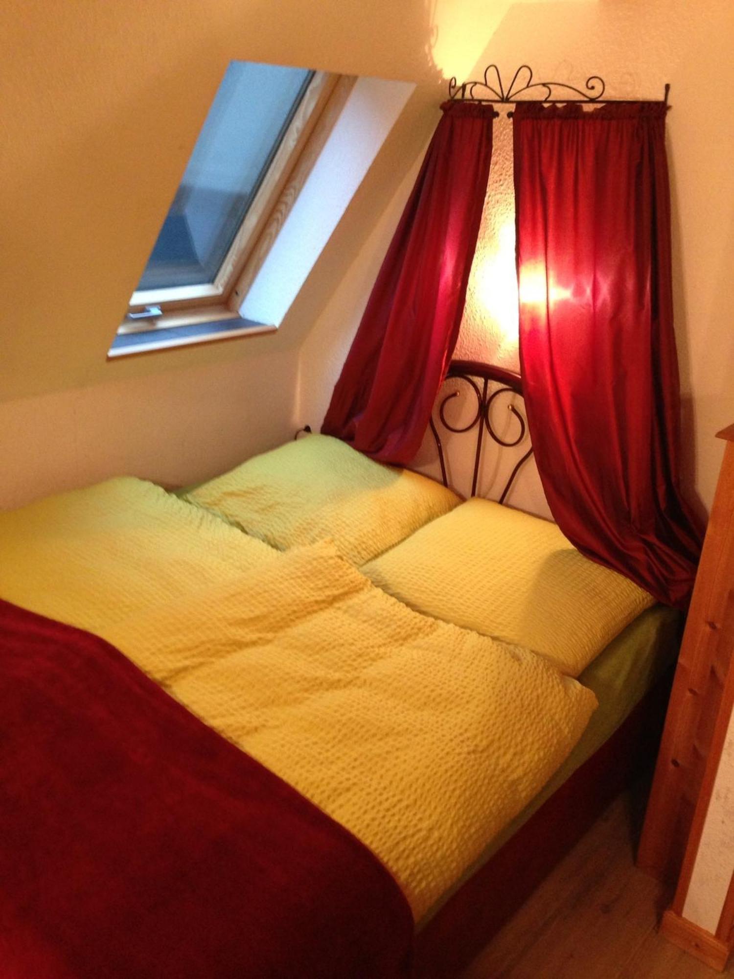 Das Loreley Weinstuebchen Hotel Sankt Goarshausen Room photo